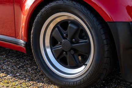 Porsche 911 930 TURBO 11