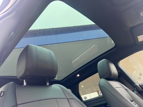 Land Rover Range Rover Evoque R-DYNAMIC HSE MHEV 25