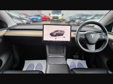 Tesla Model Y LONG RANGE AWD 40