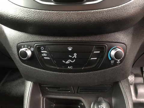 Ford Transit Courier BASE TDCI 17
