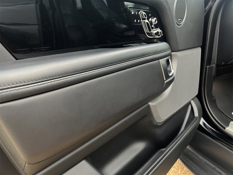 Land Rover Range Rover WESTMINSTER BLACK MHEV 78