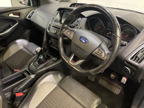 Ford Focus 2.0T EcoBoost ST-2 Euro 6 (s/s) 5dr 3