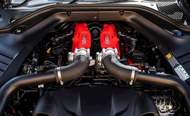 Ferrari California T HS 32