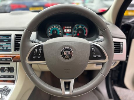 Jaguar XF 3.0d V6 Premium Luxury Saloon 4dr Diesel Auto Euro 5 (s/s) (240 ps) 33