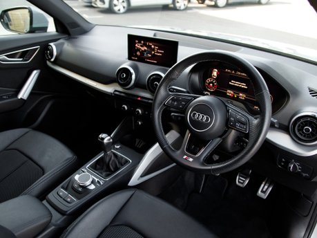 Audi Q2 TFSI S LINE