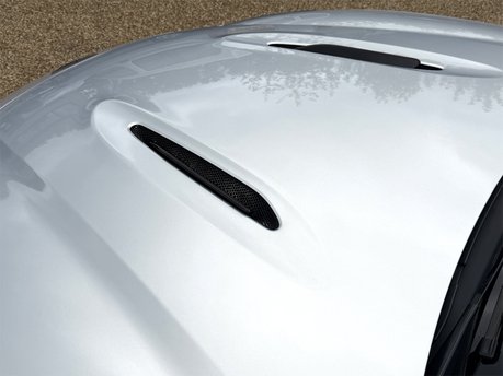 Aston Martin DBX V8 28