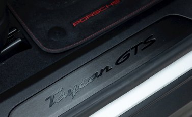Porsche Taycan GTS Sport Turismo 23