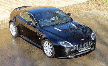 Aston Martin V8 Vantage S 14
