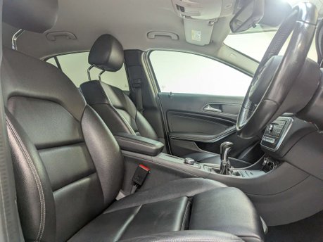 Mercedes-Benz GLA 1.6 GLA 200 Sport 5dr 33