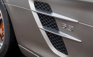 Mercedes-Benz SLS AMG 25