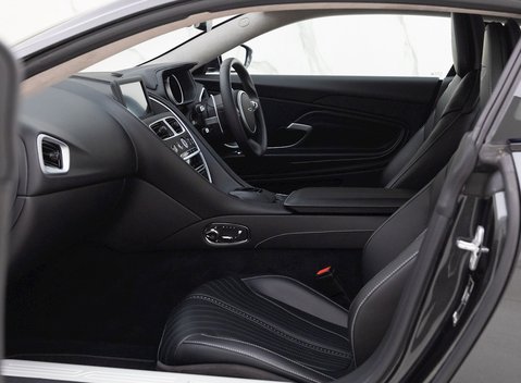 Aston Martin DB11 V8 13