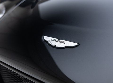 Aston Martin V12 Vantage S 35