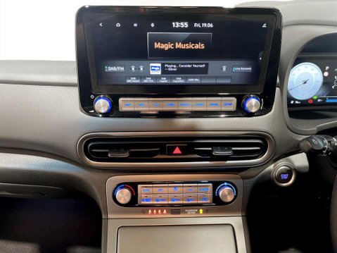 Hyundai KONA 39kWh Premium SUV 5dr Electric Auto (10.5kW Charger) (136 ps) 18