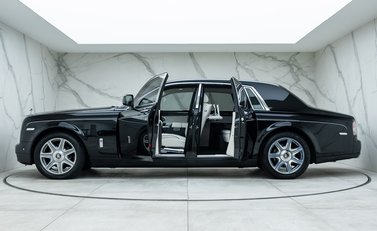 Rolls-Royce Phantom Series II 10