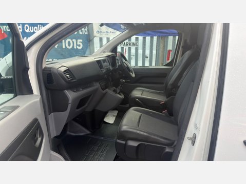 Vauxhall Vivaro 2.0 Turbo D 3100 Edition L2 H1 Euro 6 (s/s) 5dr 17