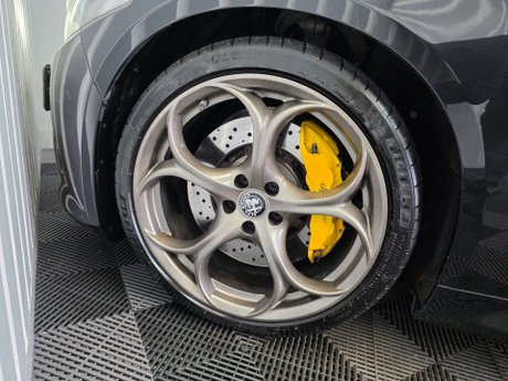 Alfa Romeo Giulia 2.9 V6 Bi-Turbo Quadrifoglio Saloon 4dr Petrol Auto Euro 6 (s/s) (510 ps) 33