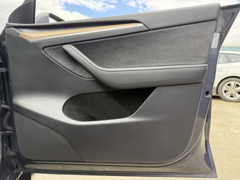 Tesla Model Y (Dual Motor) Long Range SUV 5dr Electric Auto 4WDE (384 bhp) 30