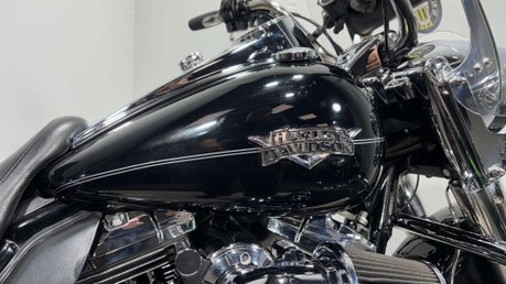 Harley-Davidson Touring 1690 FLHRC ROADKING CLASSIC 2012 TO MANY EXTRAS 21' WHEEL 19