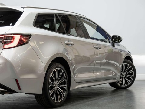 Toyota Corolla 1.8 VVT-h Design Touring Sports 5dr Petrol Hybrid CVT Euro 6 (s/s) (122 ps) 34