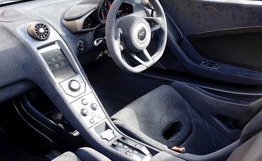 McLaren 675 LT Spider 35