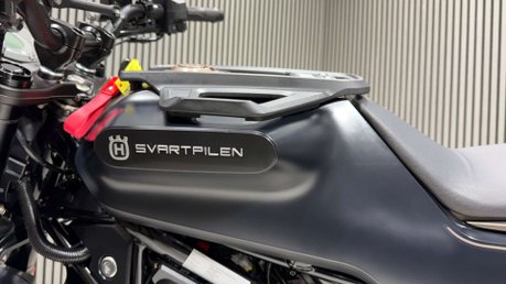 Husqvarna Svartpilen 125 2022 ONLY 6K MODERN CLASSIC FEEL 15BHP MOT OCTOBER 2027 30