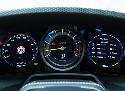 Porsche 911 GT3 TOURING (992) 18