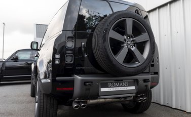 Land Rover Defender 90 V8 25