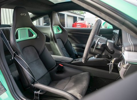 Porsche 911 (991) Carrera GTS 12