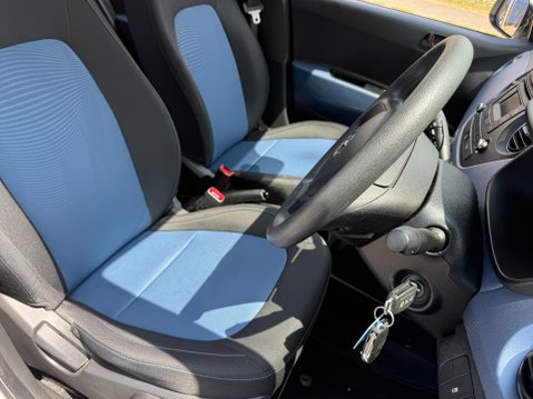 Hyundai i10 SE *22,532 MILES* 10