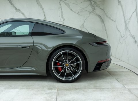 Porsche 911 Carrera 4S (992) 32