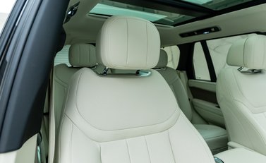 Land Rover Range Rover P510e First Edition 12