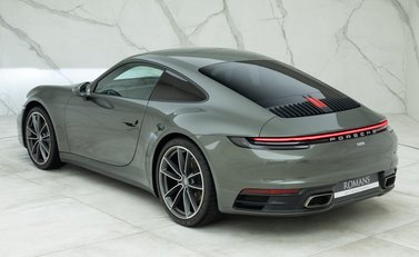 Porsche 911 Carrera (992) 8