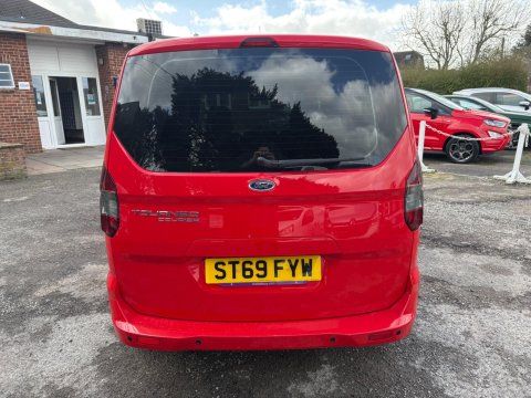 Ford Tourneo Courier ZETEC TDCI 8
