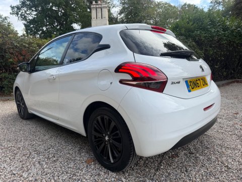 Peugeot 208 1.2 PureTech Black Edition Euro 6 3dr 5