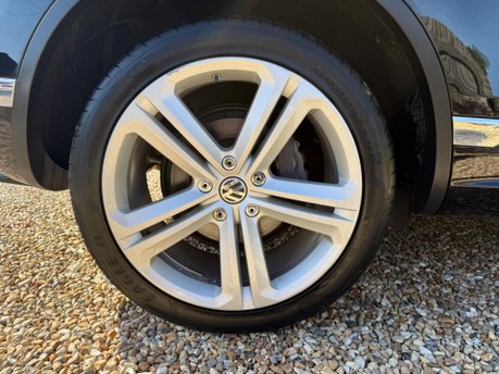 Volkswagen Touareg 3.0 TDI V6 BlueMotion Tech R-Line Tiptronic 4WD Euro 6 (s/s) 5dr 13
