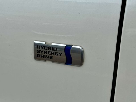 Toyota Esquire Hybrid Hybrid Gi 77