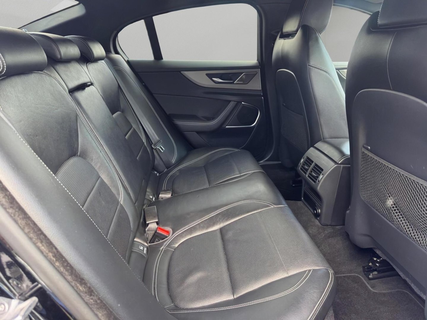 2019 Jaguar XE — image 41