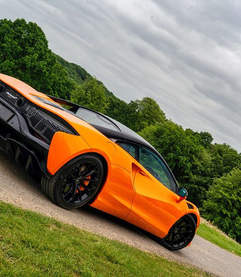 McLaren Artura PHEV 1