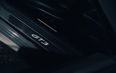 Porsche 911 GT3 Touring PDK - PCCB, Carbon Roof, Lift 55