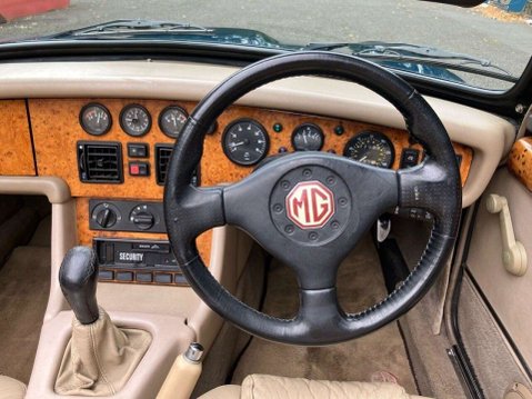 MG RV8 4.0 9