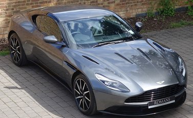 Aston Martin DB11 6