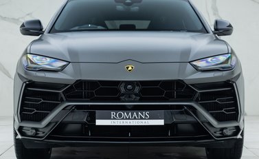 Lamborghini Urus 4