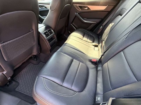Jaguar F-Pace 2.0 D200 MHEV R-Dynamic SE SUV 5dr Diesel Auto AWD Euro 6 (s/s) (204 ps) 37