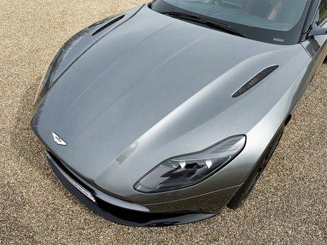 Aston Martin DB11 4.0L V8 Coupe 28