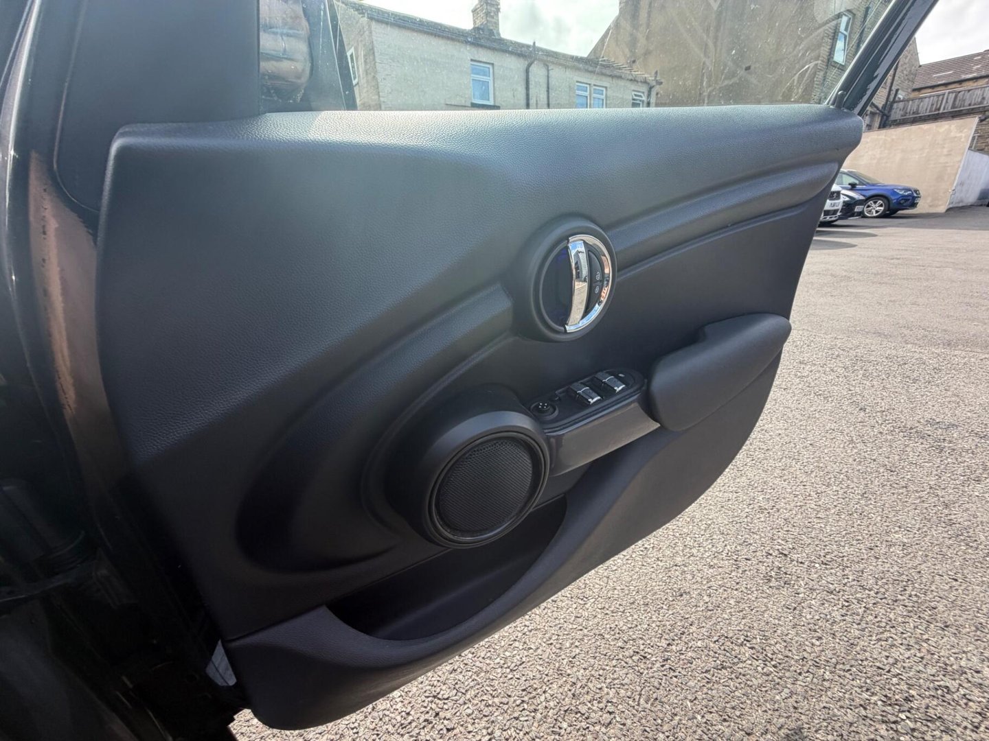 2020 MINI Hatch — image 15