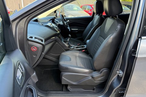 Ford Kuga TITANIUM TDCI 2WD - 10 SERVICES - NEW MOT - NEW DISCS AND PADS ALL ROUND 3