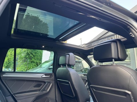 Volkswagen Tiguan R-LINE TECH TSI 4MOTION DSG 28