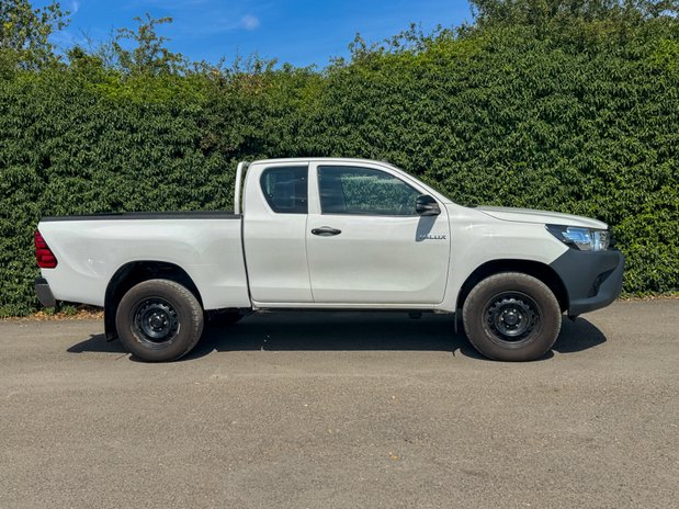 Toyota Hilux Active | 2.4 LT | Extended Cab | Tow Bar | Air Con | EURO 6 4