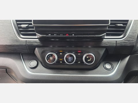 Renault Trafic EXTRA SPORT LL30 L2 H1 DCIV CREW VAN 2.0 DCI 150ps EU6 21