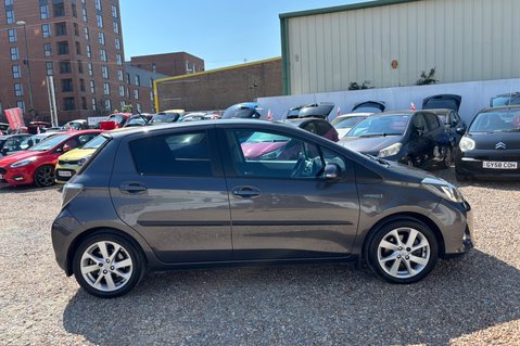 Toyota Yaris T SPIRIT HYBRID.. AUTOMATIC.. 13 SERVICES..1 PREVIOUS KEEPER.. £20 R/TAX 4